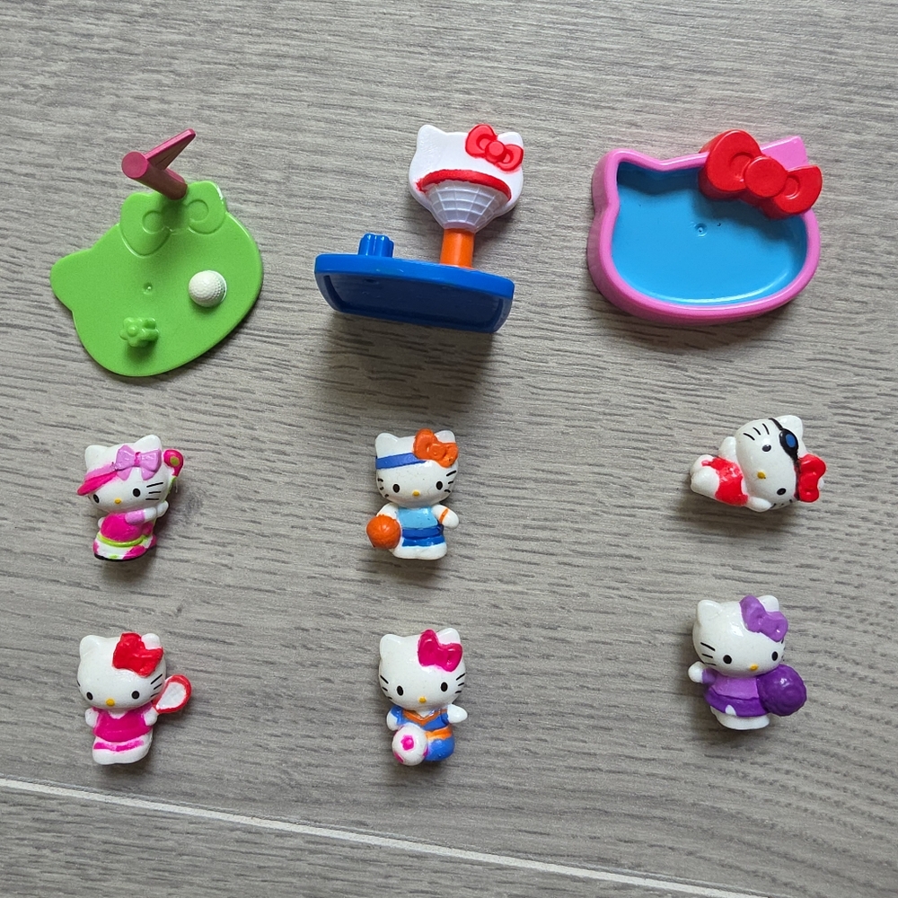 Hello Kitty Sporty Squinkies